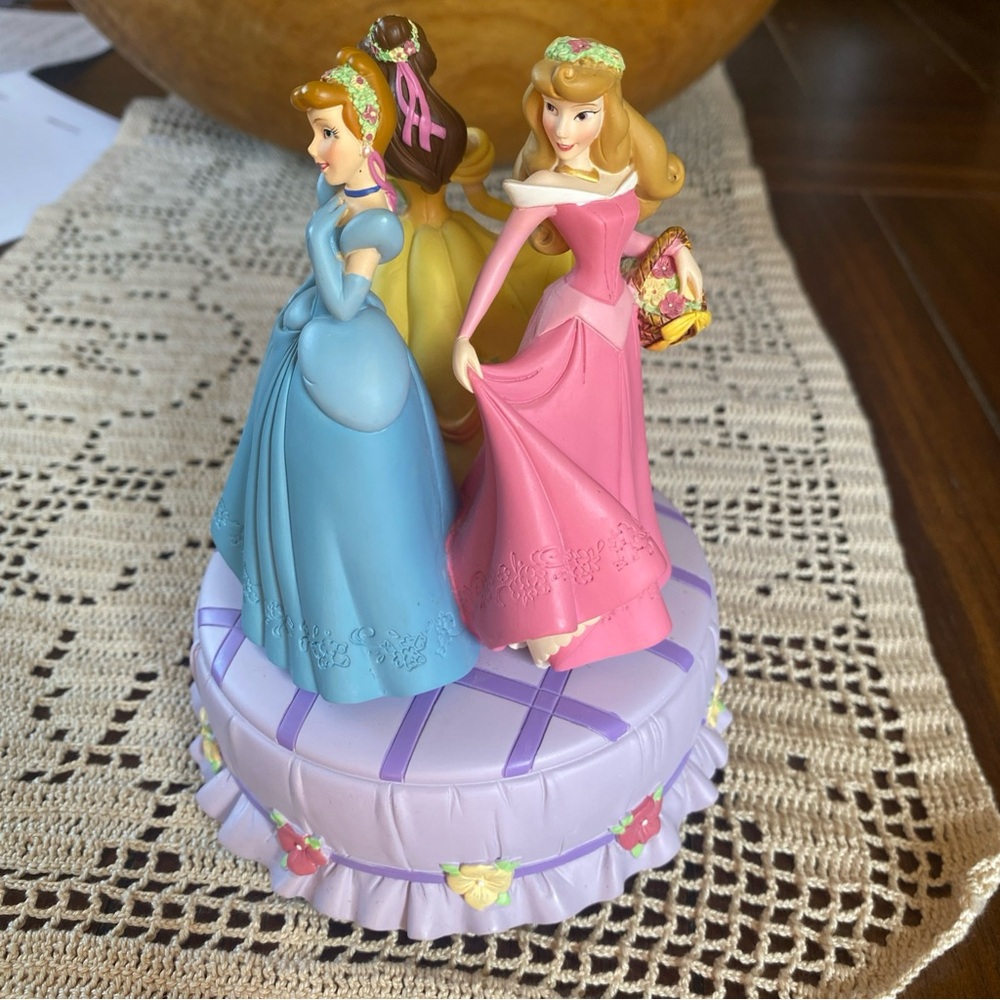 Disney Princesses Musical Rotating Figurine - Picture 2 of 10
